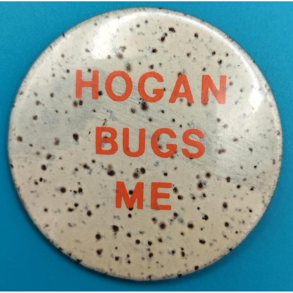 Hogan Bugs Me Vintage Pin Button Off-white Orange Political Collectible